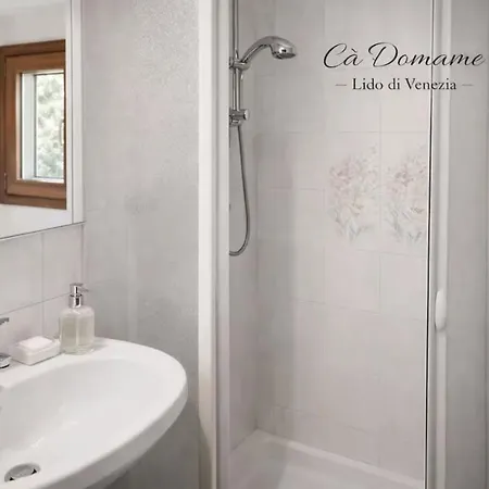 Venice Lido Near And Vaporetto * Lido di Venezia