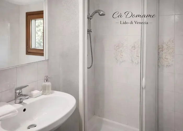 Venice Lido Near And Vaporetto * Lido di Venezia